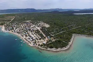 Kamp Oaza Lučica - Campingplatz aus der Vogelperspektive