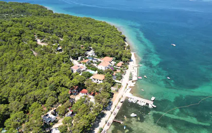 Taber Pašman Discrete Lodging
