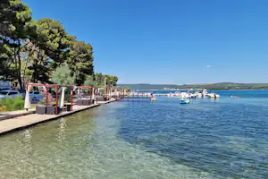 Camping Taber Pašman - Blick auf das klare Wasser am Strand