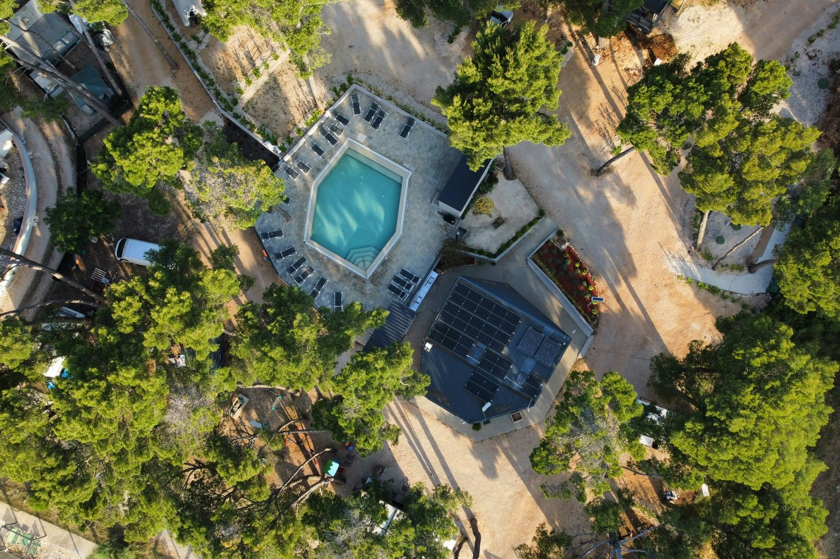 Taber Pašman Discrete Lodging