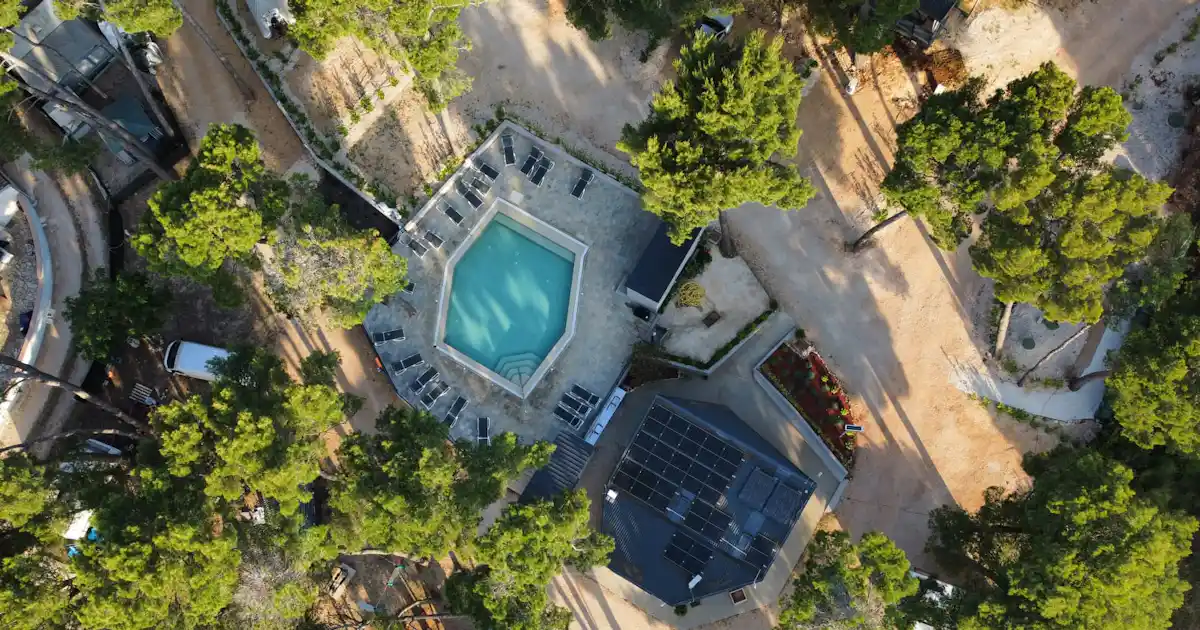 Taber Pašman Discrete Lodging