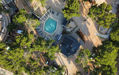 Taber Pašman Discrete Lodging