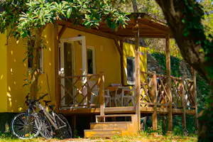 Kamp Pineta Camping Pineta - Mobilheim mit Terrasse auf dem Campingplatz