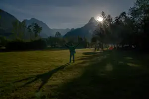 Kamp Polovnik - Sonnenaufgang über den julischen Alpen vom Campingplatz aus gesehen