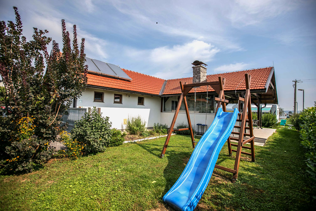Kamp odmorište Sabljaci  - Kinderspielplatz auf dem Campingplatz
