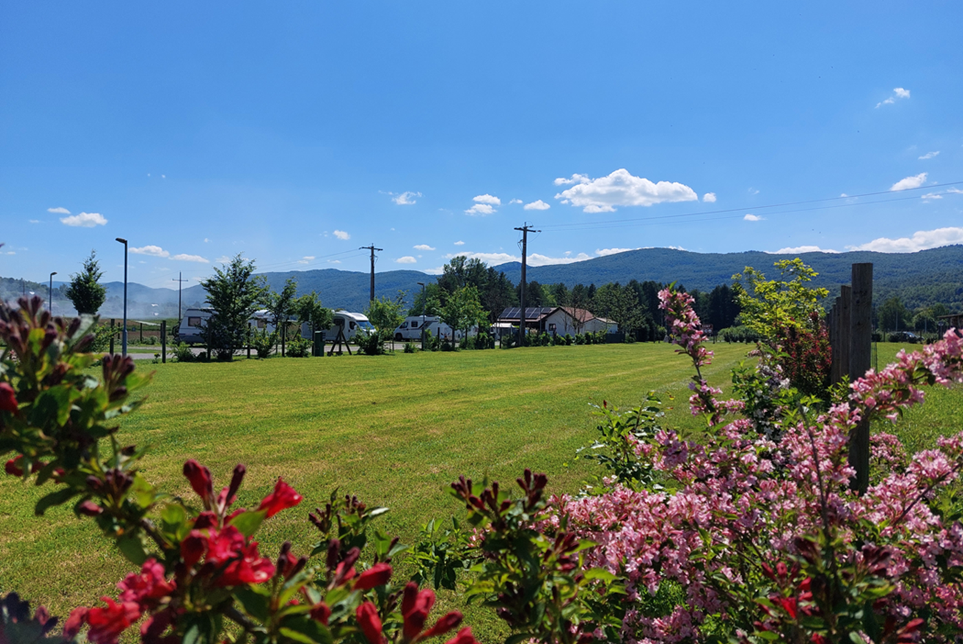 Kamp odmorište Sabljaci - Standplätze auf der Wiese auf dem Campingplatz