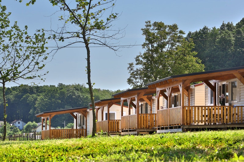 Kamp Slapić - Mobilheime mit überdachten Veranden auf dem Campingplatz