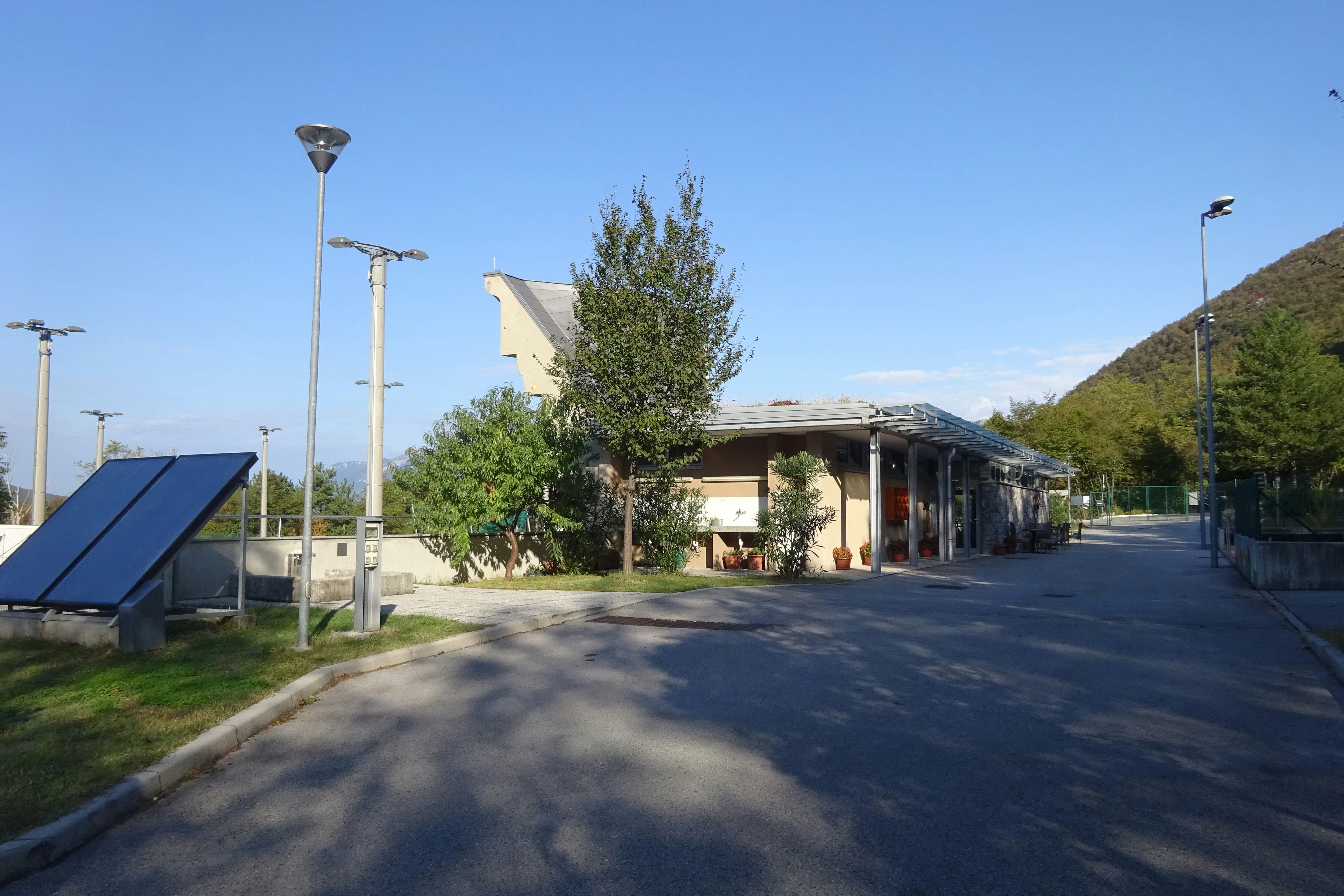 Kamp Tura - Eingang des Campingplatzes