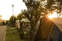 Kamp Tura - Wohnmobil- und  Wohnwagenstellplätze auf dem Campingplatz