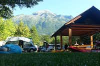 Kamp Vodenca -  Wohnwagen- und Zeltstellplatz mit Blick auf die Berge