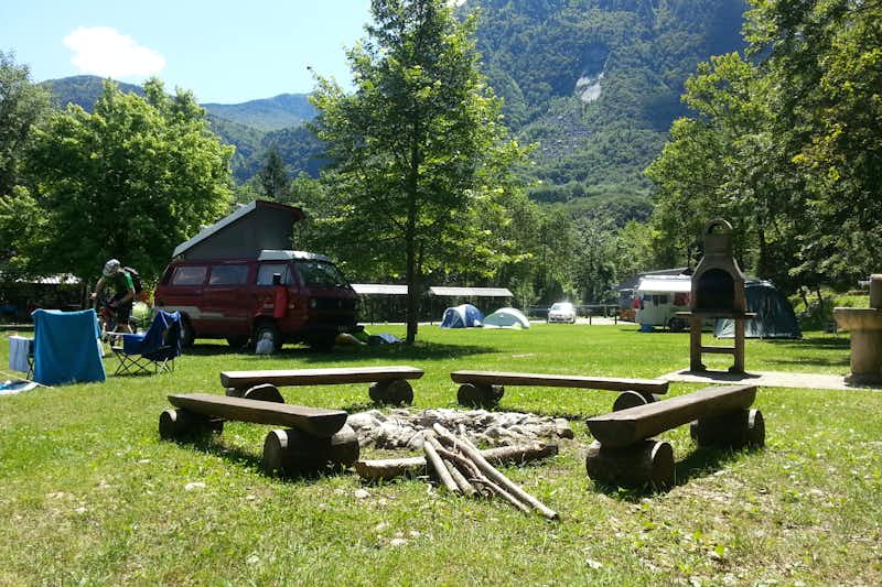 Kamp Vodenca - Feuerstelle auf dem Campingplatz