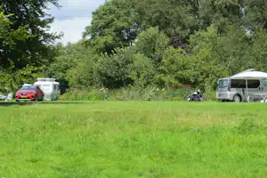 Kampeerboerderij De Baankreis - Standplatzwiese auf dem Campingplatz