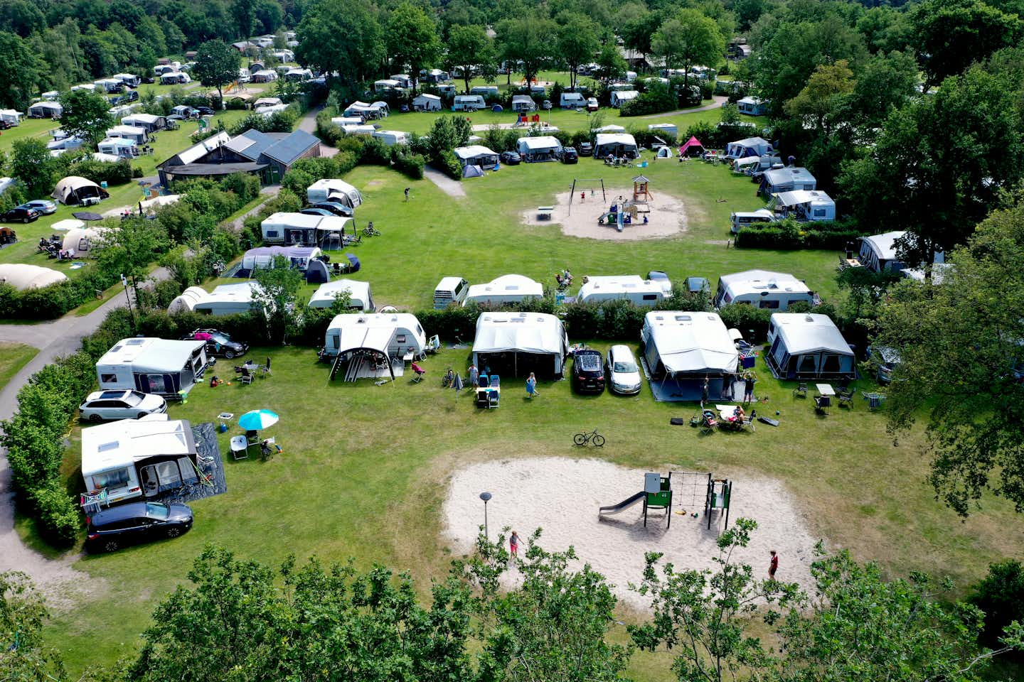 Kampeerdorp De Zandstuve - Standplätze auf dem Campingplatz