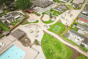 Recreatiepark De Boshoek - Luftaufnahme des Campingplatzes mit Pool