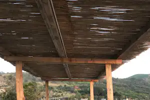 Kamping Pa Emer - künstliche Insel und Restaurant Terrasse im Meer