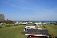 Købingsmark-Strand-Camping - Blick auf das Gelände vom Campingplatz an der Meeresküste