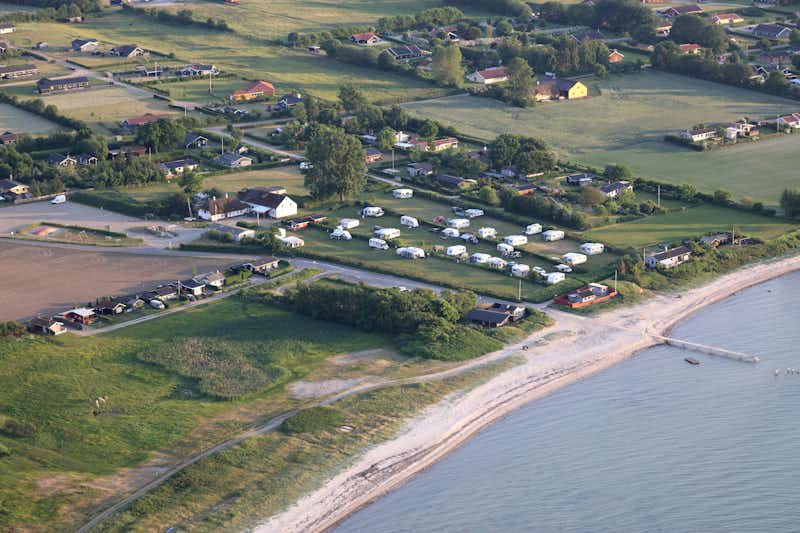 Købingsmark-Strand-Camping - Blick auf das Gelände vom Campingplatz aus der Vogelperspektive
