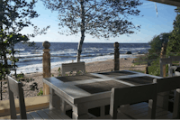 Kempings Lauču Akmens  -  Restaurant vom Campingplatz mit Terrasse und Blick auf die Ostsee