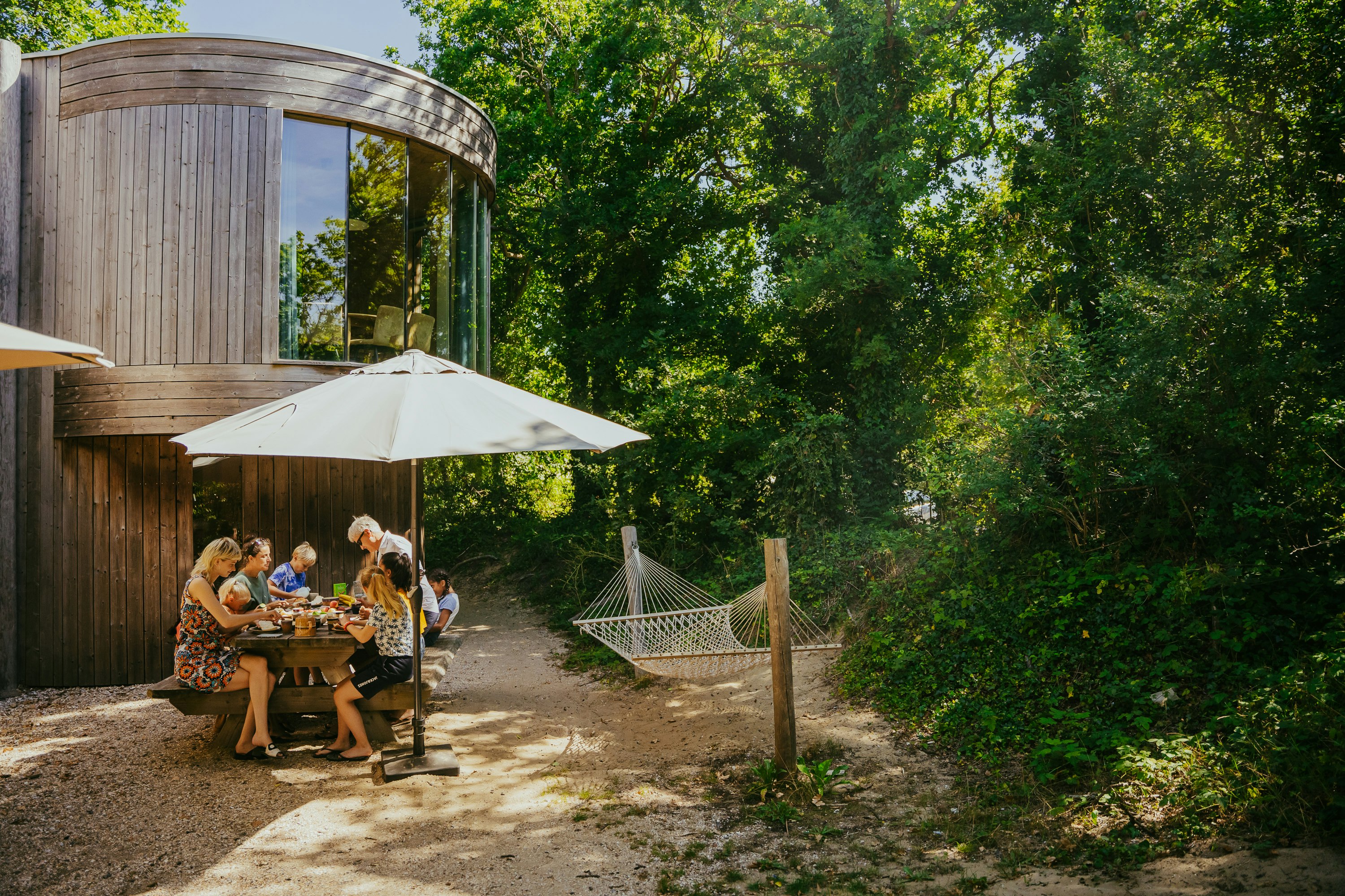 Kennemer Duincamping Geversduin - Baumhaus auf dem Campingplatz