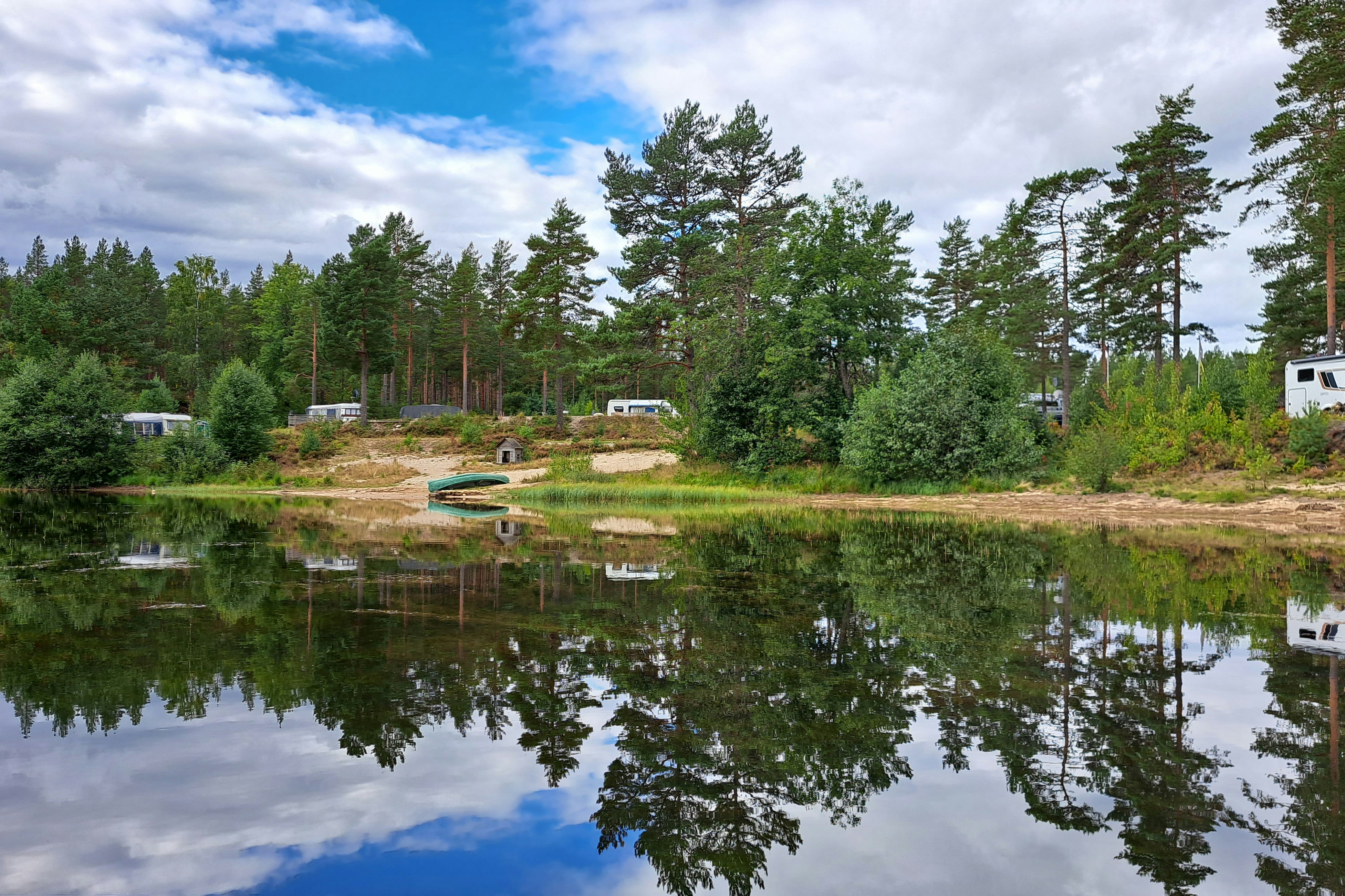 Kilefjorden Camping - Blick auf den Campingplatz vom See aus
