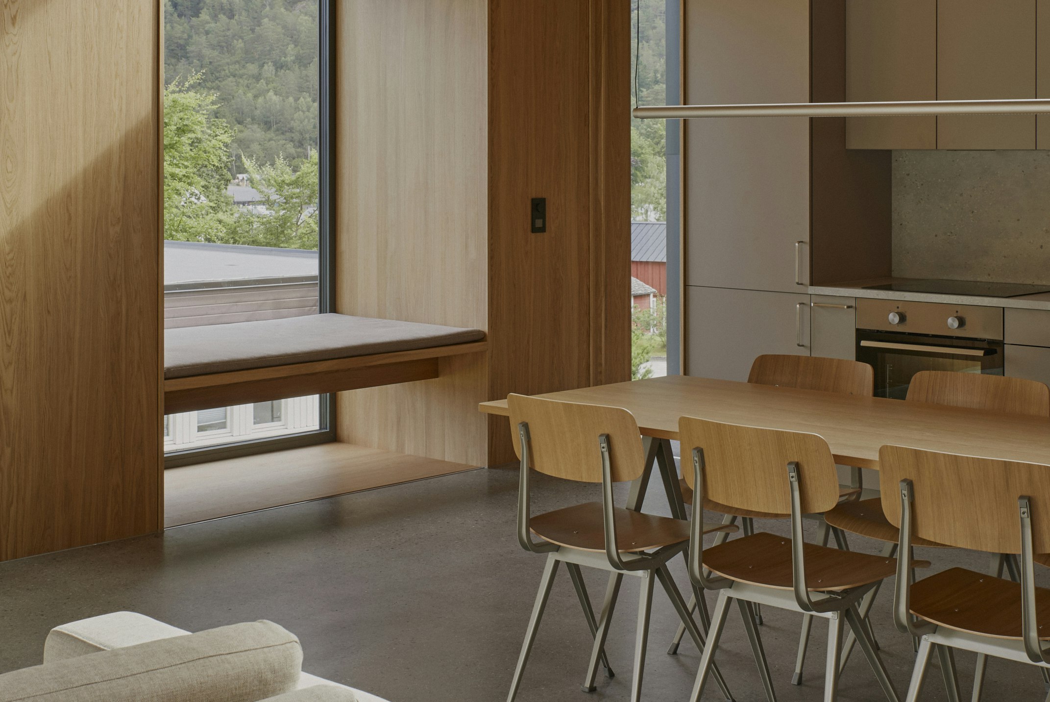 Kinsarvik Camping  - Innenansicht eines Mobilheims mit Küche