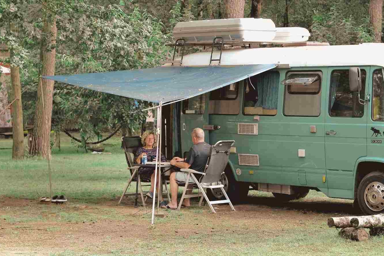 Knattercamping in Bantikow am See - Standplätze im Grünen auf dem Campingplatz