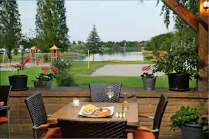 KNAUS-Campingpark Bad Dürkheim - Terrasse des Restaurants