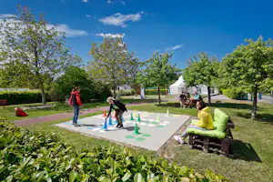KNAUS Campingpark Eschwege - Outdoor-Brettspielfeld auf dem Campingplatz