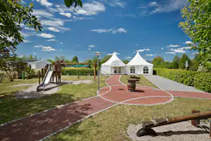 KNAUS Campingpark Eschwege - Spielplatz und Veranstaltungszelte auf dem Campingplatz
