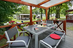 KNAUS Campingpark Essen-Werden - Terrasse eines Mobilheims