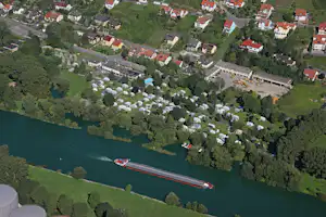 KNAUS Campingpark Frickenhausen - der direkt am Main gelegene Campingplatz aus der Vogelperspektive
