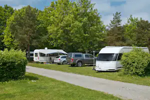 KNAUS Campingpark Hamburg - Wohnmobil- und Wohnwagenstellplätze auf der Wiese