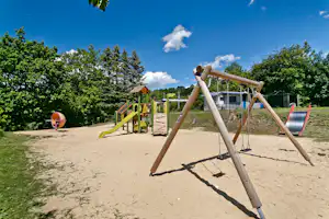 KNAUS Campingpark Hennesee - Spielplatz für Kinder im Freien auf dem Campingplatz