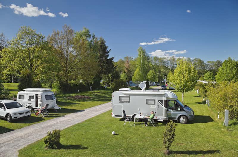 KNAUS Campingpark Hünfeld-Praforst - Stellplätze im Grünen