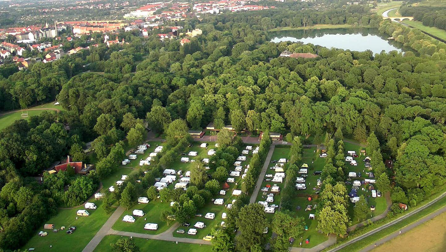 KNAUS Campingpark Leipzig - Luftaufnahme des Campingplatzgeländes