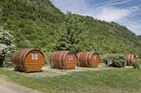 KNAUS Campingpark Mosel/Burgen - Mobilheime in Form von Weinfässern auf dem Campingplatz