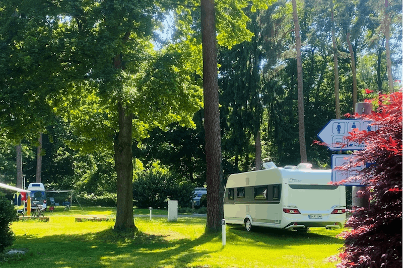 KNAUS Campingpark Nürnberg - Stellplätze in der Natur