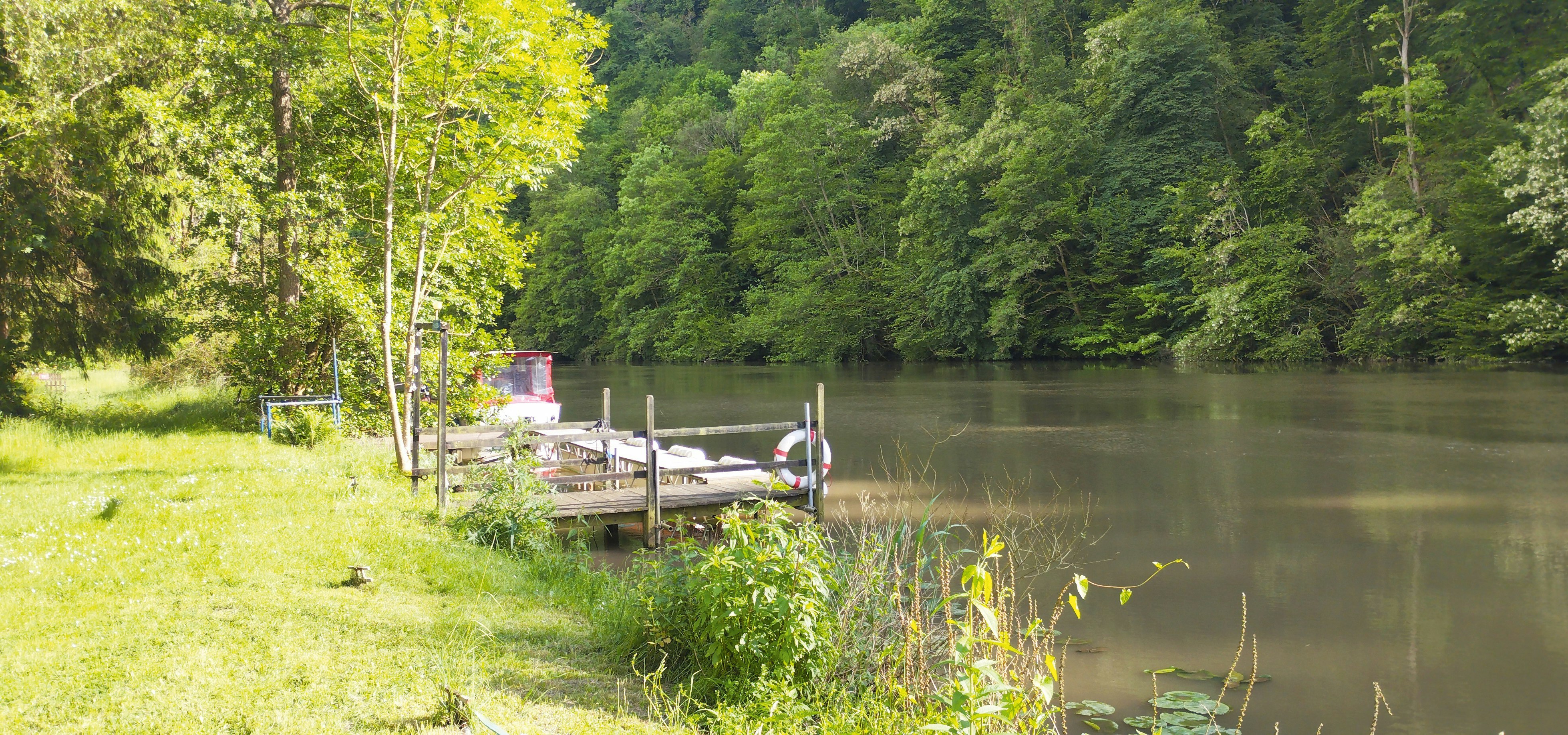 KNAUS Campingpark Schloss Langenau - Standplätze am Wasser