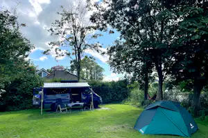 Koekoek en de waard - Standplätze auf der Wiese auf dem Campingplatz