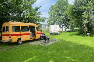 Koekoek en de waard - Standplatzwiese auf dem Campingplatz