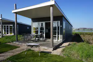 Kompas Camping - Mobilheim mit Terrasse auf dem Campingplatz