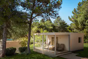 Koversada Naturist Park - Mobilheim mit Terrasse auf dem Campingplatz