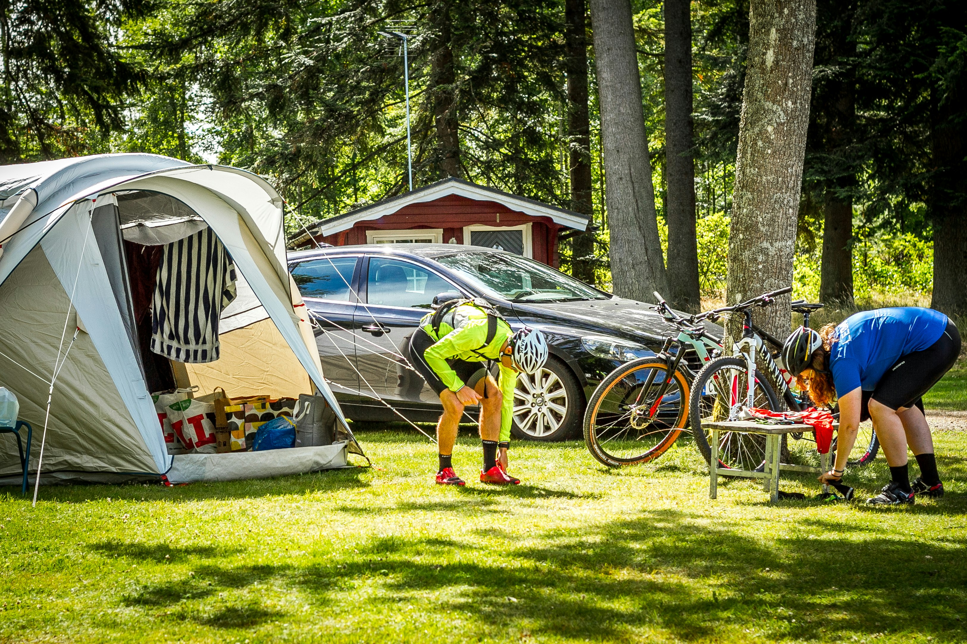 Kristinehamn Herrgårdscamping & Stugor - Zeltbereich unter Bäumen 