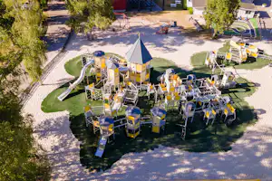 Böda Sand Beach Resort - Großer Kinderspielplatz auf dem Campingplatz