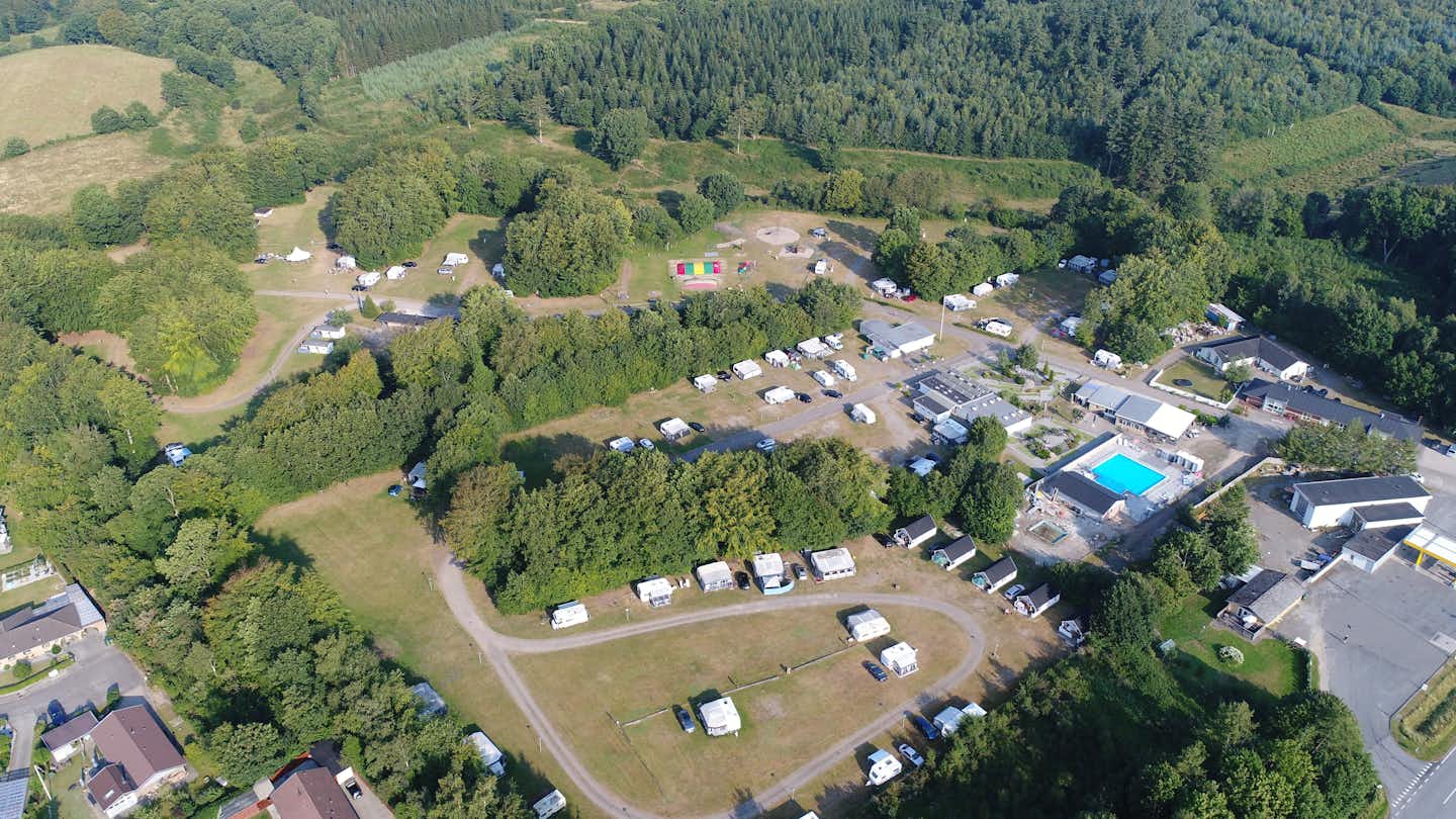 Kruså Camping og Hytter - Übersicht auf das gesamte Campingplatz Gelände 