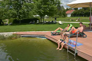 Kur-Gutshof-Camping Arterhof - Camper am Pool vom Campingplatz
