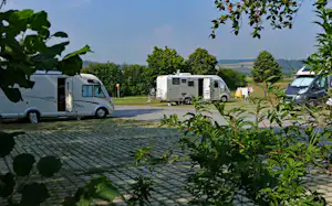 Kur-Gutshof-Camping Arterhof - Wohnwagenstellplätze auf dem Campingplatz