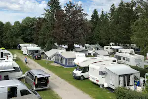 Kur- und Vitalcamping - Wohnmobil- und Wohnwagenstellplätze umringt von Wald