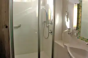 Kurcamping Bertahof - Badezimmer im Sanitärbereich