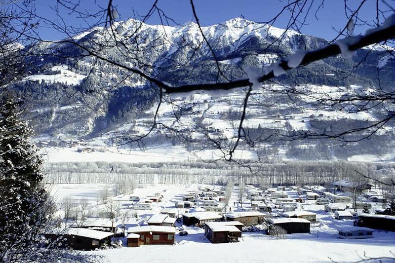 Kurcamping Bertahof - Blick auf den  Wohnwagen- und Zeltstellplatz im Winter